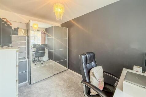 FAMILY ROOM/GROUND FLOOR BEDROOM