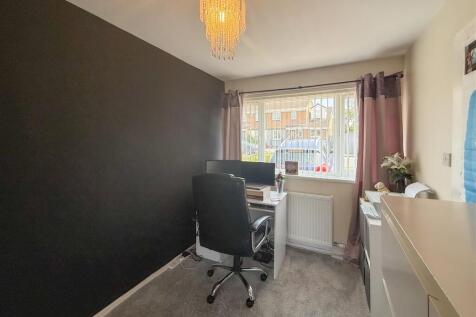 FAMILY ROOM/GROUND FLOOR BEDROOM