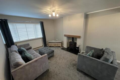 Lounge/Dining Area