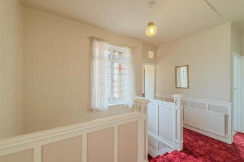 FIRST FLOOR LANDING