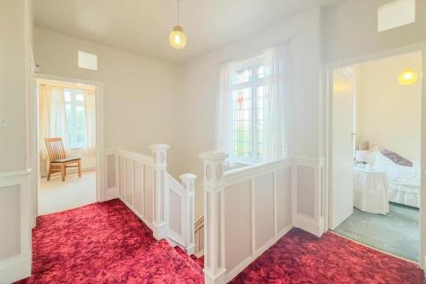 FIRST FLOOR LANDING