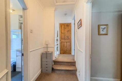 FIRST FLOOR LANDING