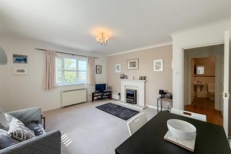 LOUNGE/ DINING ROOM