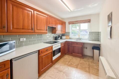 BREAKFASTING KITCHEN
