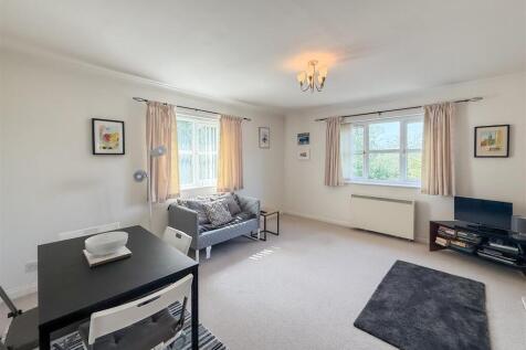 LOUNGE/ DINING ROOM