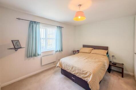DOUBLE BEDROOM