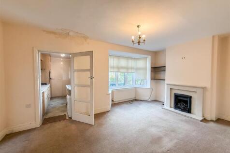 DINING/FAMILY ROOM