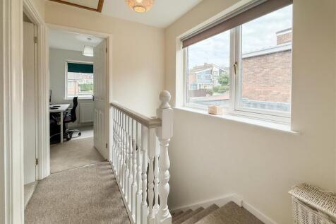 FIRST FLOOR LANDING