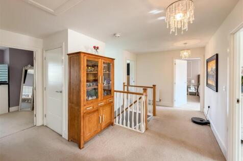 FIRST FLOOR LANDING