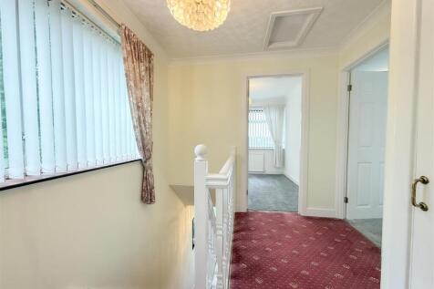 FIRST FLOOR LANDING