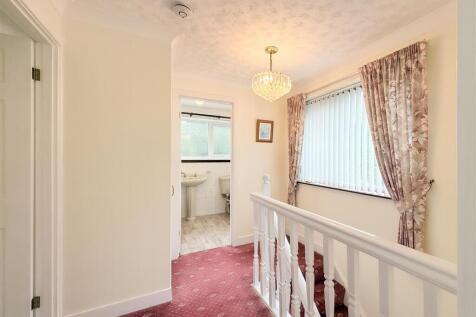 FIRST FLOOR LANDING
