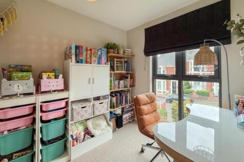 BEDROOM THREE/HOME OFFICE