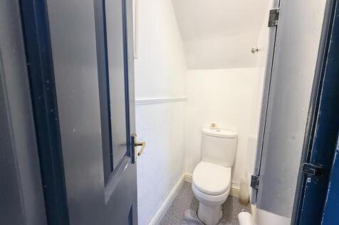 GROUND FLOOR W/C