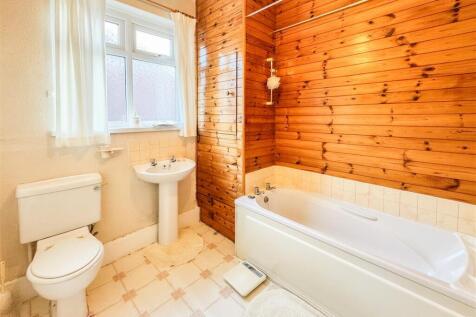 BATHROOM/WC