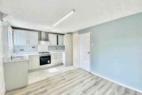 Kitchen 2.jpg