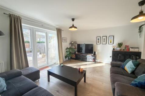 OPEN PLAN LOUNGE/DINING/KITCHEN