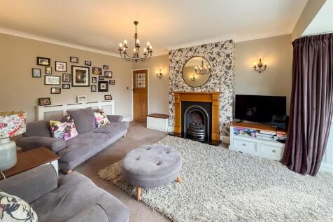 LOUNGE/ DINING ROOM