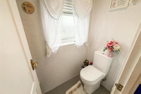 SEPARATE WC