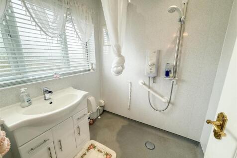 SHOWER/WET ROOM