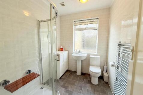 SHOWER ROOM/W,C,