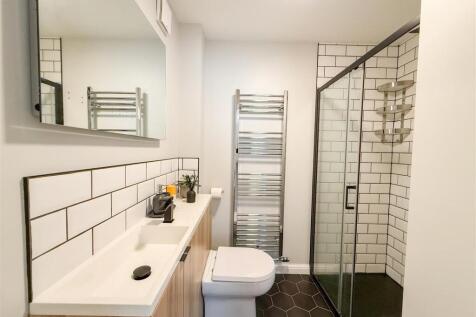 EN SUITE