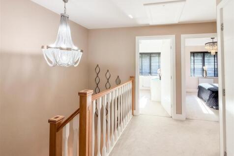 ACCOMMODATION FORST FLOOR