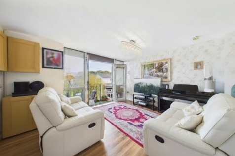 OPEN PLAN LIVING/DINING/KITCHEN