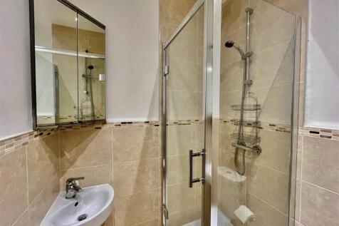 Bedroom Two En-suite.jpg