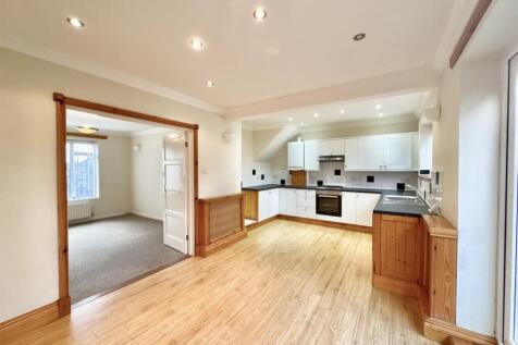 KITCHEN/ DINING ROOM