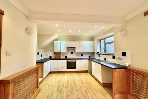 KITCHEN/ DINING ROOM