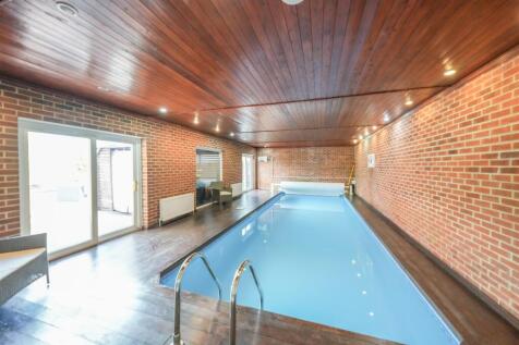 SWIMMING POOL ROOM
