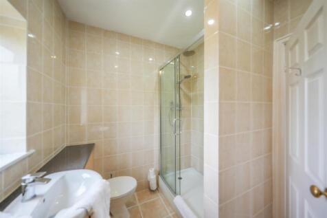 EN SUITE SHOWER ROOM/WC