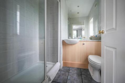 EN SUITE SHOWER ROOM/WC