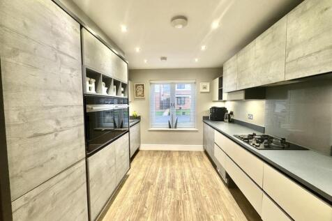 OPEN PLAN KITCHEN / DINING ROOM