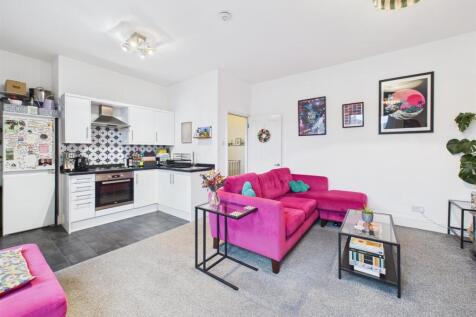 LOUNGE / KITCHEN / DINING ROOM