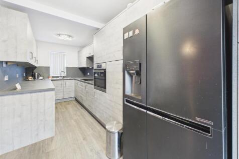 KITCHEN/ DINING ROOM