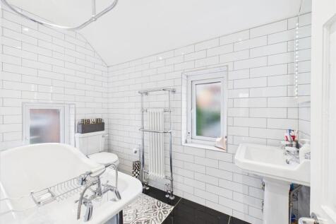 FAMILY BATHROOM / W.C