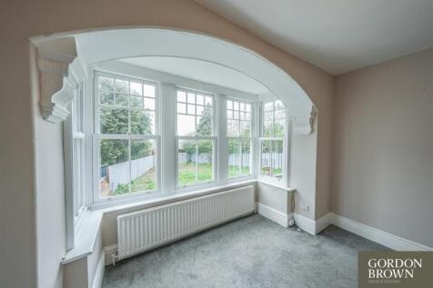 SITTING ROOM/DINING ROOM