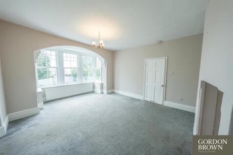 SITTING ROOM/DINING ROOM