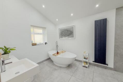 GROUND FLOOR BATHROOM