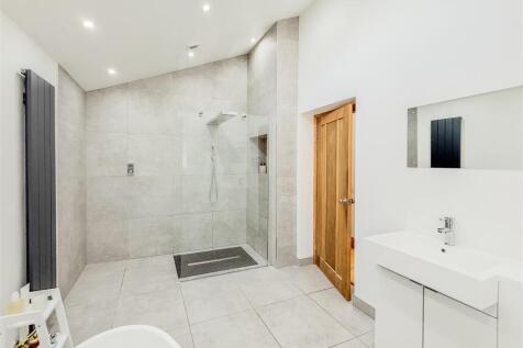 GROUND FLOOR BATHROOM