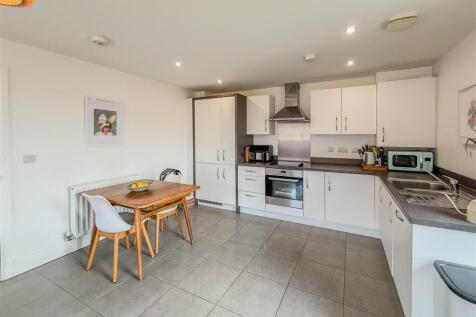 LOUNGE/DINING KITCHEN