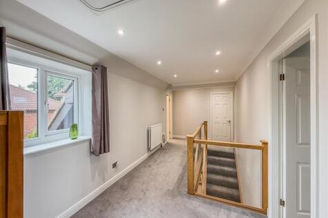FIRST FLOOR LANDING
