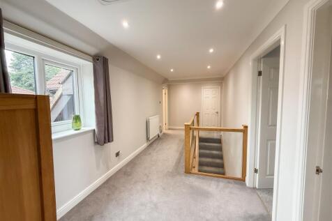 FIRST FLOOR LANDING