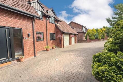 DOUBLE GARAGE WITH UTILITY