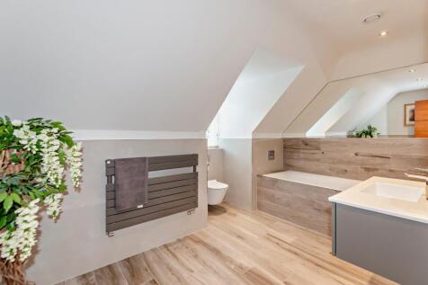 2nd Floor Bathroom