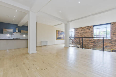 Open Planned Loun...