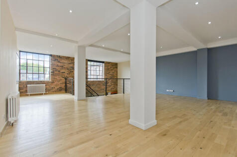 Open Planned Loun...