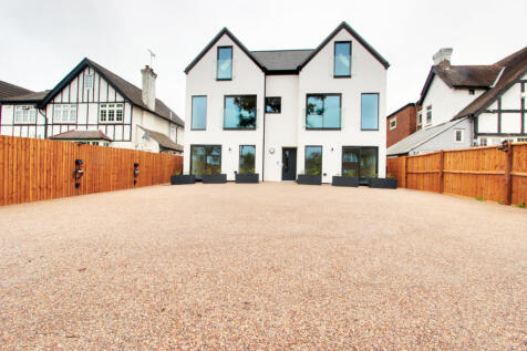 Spacious Two Bedroom Apartment, First Floor