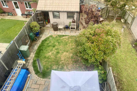 4 Bedroom Semi Detached House